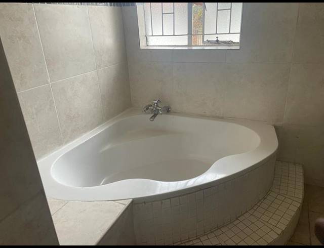 3 BEDROOM HOUSE FOR SALE IN BIRCHLEIGH NORTH